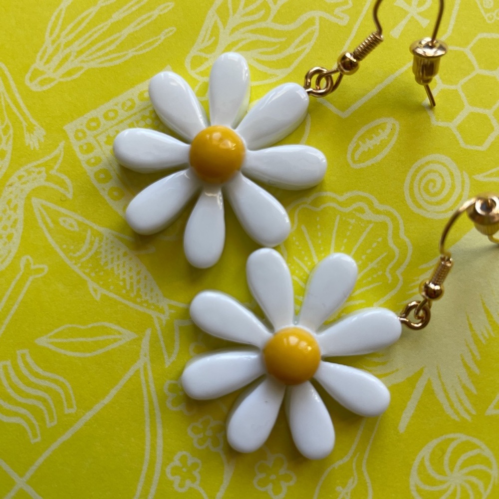 Y2K Daisy earrings 🌼